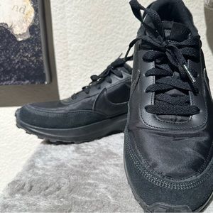 10.5 NIKE Waffle Debut Triple Black /Off Noir Casual Sneakers